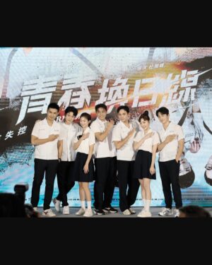 Harry Lu Instagram - 又重溫了一次高中生活😛
去年在彰化高中拍的電影在明年三月終於要上映啦👏🏻 經歷這麼多的波折, 也不能保證結果甜美. 就跟青春一樣, 頂著各種不確定因素的壓力我們依然拼了命的努力. 
很高興跟你們合作 你們很棒❤️
#青春換日線
-
Phim điện ảnh đầu tiên của Harry sẽ chiếu tại các rạp phim ở Đài Loan tại tháng ba năm sau. Tuy gập rất nhiều khó khăn nhưng cuối cùng cũng sẽ ổn thôi! Nhớ Vietnam, Harry sắp được chích mũi thứ 2 rồi, hẹn gặp các bạn thật sớm ❤️