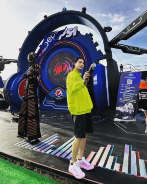 Harry Lu Instagram - 一生百事人. 
Pepsi for live. 
#revolution