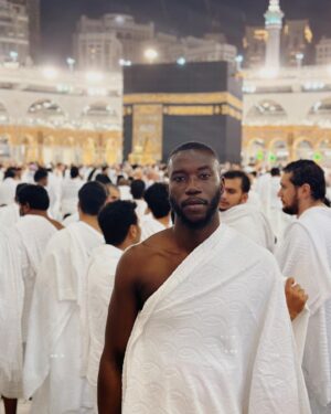 Harry Pinero Instagram - Completed Umrah with my brothers in Islam, words cannot describe how this felt. May Allah SWT accept our dua’s 🤲🏿

#WeAreWinning