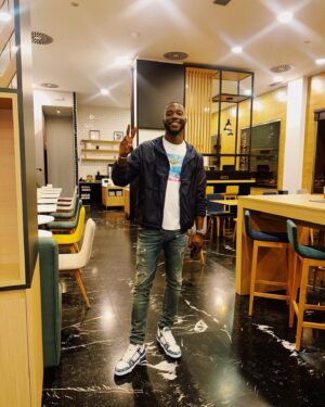 Harry Pinero Instagram - I flew out for the real madrid game and was well rested by staying at one of Holiday Inn's Hotels. Thankyou @HolidayInn for always being reliable 

#ad @IHGHotels #HolidayInnMadrid #newdaynewstay  #Holidayinn #ExperiencelHG #MadridHotel