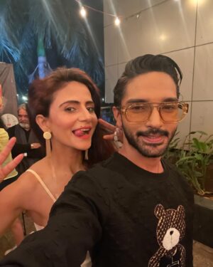 Harsh Rajput Instagram - Happy birthday dearest @himanshiparashar 
May this year brings lots of love and prosperity to you.
Godbless you🤗
.
.
.
.
.
#harshrajput #himanshiparashar #vijayendrakumeria #tmd #rumi #actor #birthday #celebration #cake #gratitude