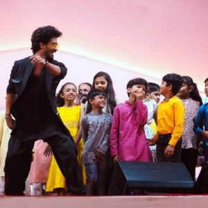 Harsh Rajput Instagram - Happy Dussehra 🙏🏻.
Some wonderful moments from last Navratri❤️.
#harshrajput #navratri #happydussehra #dusshera #positivity #love #acchaikiburaiparjeet #actor #rumi #tmd