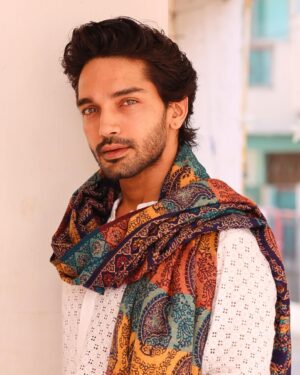 Harsh Rajput Instagram - તમારા પરિવાર ને
નૂતન વર્ષ ના અભિનંદન
આપનો પરિવાર સુખ શાંતિ પામે એજ શુભેછા.
.
.
.
.
.
#harshrajput #happynewyear #gujratinewyear #love #gratitude #indianwear #ethnic #positivevibes