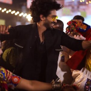 Harsh Rajput Instagram - Happy Dussehra 🙏🏻.
Some wonderful moments from last Navratri❤️.
#harshrajput #navratri #happydussehra #dusshera #positivity #love #acchaikiburaiparjeet #actor #rumi #tmd