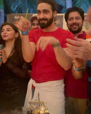 Harsh Rajput Instagram - Happiest birthday brother🎂❤️
@vijayendrakumeria 
May this year brings lots of love and happiness to you.
What a wonderful night it was thank you🤗
.
.
.
.
#harshrajput #vijayendrakumeria #tmd #birthday #birthdayparty #brother #gratitude