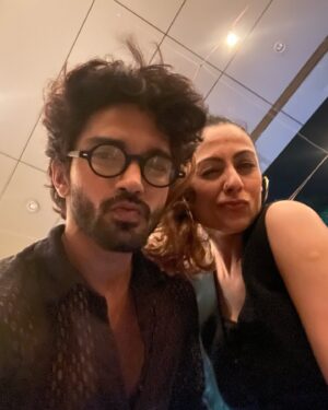 Harsh Rajput Instagram - Happiest birthday brother🎂❤️
@vijayendrakumeria 
May this year brings lots of love and happiness to you.
What a wonderful night it was thank you🤗
.
.
.
.
#harshrajput #vijayendrakumeria #tmd #birthday #birthdayparty #brother #gratitude