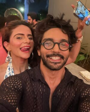 Harsh Rajput Instagram - Happiest birthday brother🎂❤️
@vijayendrakumeria 
May this year brings lots of love and happiness to you.
What a wonderful night it was thank you🤗
.
.
.
.
#harshrajput #vijayendrakumeria #tmd #birthday #birthdayparty #brother #gratitude