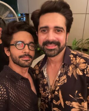 Harsh Rajput Instagram - Happiest birthday brother🎂❤️
@vijayendrakumeria 
May this year brings lots of love and happiness to you.
What a wonderful night it was thank you🤗
.
.
.
.
#harshrajput #vijayendrakumeria #tmd #birthday #birthdayparty #brother #gratitude