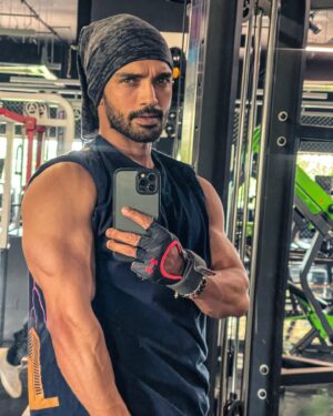Harsh Rajput Instagram - Monday Arm Spread💪🏻🫣
.
.

.
.
#harshrajput #fitness #gratitude #arms #gymtime #rumi #harshrajputasrumi #love #life