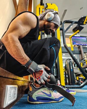Harsh Rajput Instagram - Flexing into the grind: Embracing the gains one rep at a time. 💪
.
.
.
.
.
.
.
.
#harshrajput #love #FitnessJourney #GymLife #sundaypost #gym #muscle