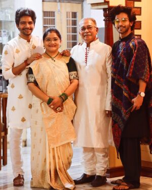 Harsh Rajput Instagram - દિવાળીનો આ પર્વ આપના પરિવારમાં સુખ, શાંતિ અને સમૃદ્ધિ લઈને આવે તેવી અનેકો-અનેક શુભેચ્છાઓ.
Happy Diwali from mine to yours❤️🪔.
.
.
.
.

#diwali #india #festival #happydiwali #love #instagram #diwalivibes #bhfyp #fashion #instagood #homedecor #mumbai #photography #festiveseason  #deepavali #indianfestival #love #festivevibes #celebration #diya #family #diwalicelebration #rangoli #gratitude