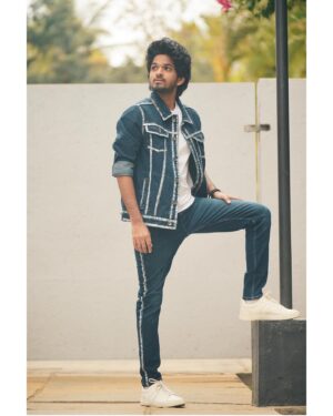 Harshavardhan Vidyasagar Instagram - “Casual blues and good views 🌀🧿”
Also Merry Christmas Guys❤️ 
#concert 

Styled by @paviiiee_08 
Hair by @anand_anok_0290 
📸 by @thiru._.official