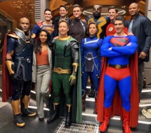 Hartley Sawyer Instagram - A Crisis begins tonight on @supergirlcw ... you have NO idea the surprises in store. These scripts were absolutely stunning to read. I can’t believe I got to be a small part of it. This group of people.. one of the funniest and most enjoyable days on set I have EVER had. Hold on to your butts! My hats are off to the writers, producers and @thecw network for pulling off this five hour dream ride for all you wonderful fans. We are only here because of you.  @marcguggenheim @gberlanti @ewrote @cwtheflash #crisisoninfiniteearths #theflash @dccomics