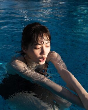 Haruka Ayase Instagram - 🏊‍♀️🏊‍♀️

#ハルカノイセカイ
#ハルカノイセカイ04
#ハルカノイセカイパース
#綾瀬はるか
#TAKAKONOEL
#世界を食べ歩き
#LUMIXS1R 
#LUMIXS1
#パース
#カンガルー
#クオッカ
#ウォンバット
