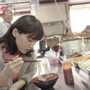 Haruka Ayase Instagram - 台中第二市場 
台中市中區三民路二段 87 號

台中第二市場で、色々と食べ歩きをしたのです。
先日紹介した魯肉飯とスープ以外にも
ここでは、担仔麺を頂きました😍
小ぶりの器に入った中細ストレート麺にあっさりスープ、ニンニクの効いた挽肉が具材に入ってるラーメンと思ってもらえればイメージに近いかも？
日本で時々耳にする台湾ラーメンの原型ですね🍜

こちらの台中第二市場、美味しい小吃を食べ歩くなら、ぜひ足を運んで欲しいエリアです😘 
#綾瀬はるか
#綾瀨遙 
#佐内正史
#ハルカノイセカイ
#台湾
#台中
#担仔麺
#LUMIXS1R