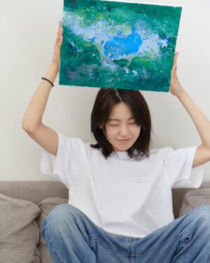 Haruka Imou Instagram - 熊本地震・熊本豪雨の復興支援に向けたチャリティTシャツを作りました。

背中の絵は油絵で描いて、胸元のロゴも書き書き。

4/14
「熊本に虹を架ける映画館」
@池袋HUMAXシネマズ

店頭にて数量限定販売。

ぜひ☺︎