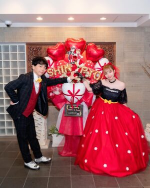 Haruka Yamazaki Instagram - 6月26日の夜、
出来たら…

日付変わる瞬間をみんなと迎える顔出し誕生日生配信🎂やろうかなと思うんですが…

雑談ってやろうと思うと何話すか迷うから…

この投稿にコメントで質問しておいてくれたら出来る限り答えます🙆🫡
#バースデー配信
#誕生日生配信　
さりげなくお色直しミッキーミニー風衣装インスタ初載せ🖤❤️💛