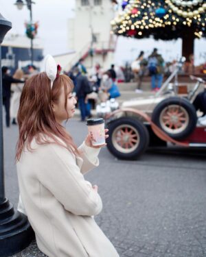 Haruka Yamazaki Instagram - TokyoDisneySea🐭🌊🚢♡
.
.
📷´-SHiN 
 #disneysea  #ディズニーシー 
 #ディズニーコーデ  #クリスマス
 #christmas