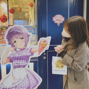 Haruka Yoshimura Instagram - マリオンクレープさんのコラボにいってきましたー！

行きたいなぁーと思っていたら綾が誘ってくれました。
綾は昔から美嘉関連のイベント事に誘ってくれるの…😢感謝すぎる…🧡🧡

Orange Sapphireをイメージした美嘉のクレープだけど、私色ギフトの「クレープを食べたりたまに弱音はいたり〜♪」の歌詞も大好き

31日までやっているので、ぜひっ

#マリオンクレープ
#ロイヤルホストも行った