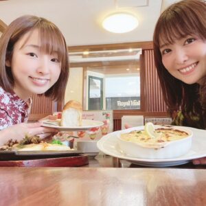 Haruka Yoshimura Instagram - マリオンクレープさんのコラボにいってきましたー！

行きたいなぁーと思っていたら綾が誘ってくれました。
綾は昔から美嘉関連のイベント事に誘ってくれるの…😢感謝すぎる…🧡🧡

Orange Sapphireをイメージした美嘉のクレープだけど、私色ギフトの「クレープを食べたりたまに弱音はいたり〜♪」の歌詞も大好き

31日までやっているので、ぜひっ

#マリオンクレープ
#ロイヤルホストも行った