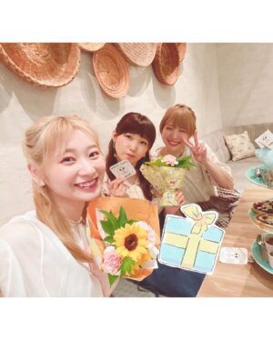 Haruka Yoshimura Instagram - 少し前に大好きな2人のお祝いがようやく出来ました 。

喜んでくれてよかったー♥︎

会うたびに可愛い物をプレゼントしてくれる2人。
この日だって私にもプレゼントを用意してくれて…優しすぎるの…。

うれしたのしい時間だったなぁ

#disneyharvestmarket 
#この後ハンバーグ食べた
#2人の誕生日は7月19日