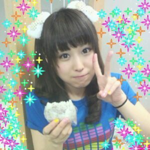 Haruka Yoshimura Instagram - まさかWONDERFUL M@GIC!! が令和に上映されると思わなかった！！
⁡しかも1stと2ndの Blu-rayが発売されるなんて
！！！
⁡
仲間内で連絡を取り合いながらなつかしんでいると、懐かしの写真が出てきたので画像があらいけどのせちゃう🥰
⁡
⁡
●1枚目は2ndのパンフ撮影

この時のパッションのテーマがヘンゼルとグレーテルだったのでのぞみとこんな格好をしております◡̈❁
⁡
⁡
●2枚目は2013年のおねしん発売イベント

先輩の山本さんが私の為にMとRのネックレスとシュシュを下さってすごく嬉しかった！
先輩に物を頂いたので何か返さなきゃ！と思ってピンクとイエローのニコちゃんの髪飾りをお返ししたの◡̈✩✮
⁡
そしたら5年後のSS3Aのイベントの練習の時に希望がつけてくれていて、もしかしてその髪飾り！！って言ったら
「これなんか家にあったやつ〜」って言ってて　
後日ネックレスを見せても「全然覚えてない〜」って言われたの🤣

優しかった山本先輩もいいけど
今の素の希望がいいよね。

⁡

●3枚目はそんな希望のスーパー可愛い写真！！
⁡
今もとっても可愛いけど
可愛いっていいたくなくなるのはなぜ？🤗 #のじょかわ
⁡
⁡
⁡
●4枚目はふーりんとアニメのキービジュアルを見に行った時の写真
⁡
めちゃくちゃ可愛い！！
出会った当初から大人っぽいと思ってたんだけどワンダフルマジックをみるとすごく少女で可愛いくてビックリした！！
年を重ねる事にふーりんの事どんどんわかって、どんどん仲良くなれて嬉しい

⁡
●5枚目は綾と美嘉の発売記念に横浜までパネルと写真を撮りに行った時の物です
⁡
この頃、綾はシンデレラに入る前だったんだけど私が美嘉の役に決まったので写真撮りに行こうって誘ってくれたの｡ﾟ(ﾟ´ω`ﾟ)ﾟ｡
いつの時代も変わらない綾の優しさにいつも救われています。
⁡
⁡
#山本希望
#福原綾香
#洲崎綾