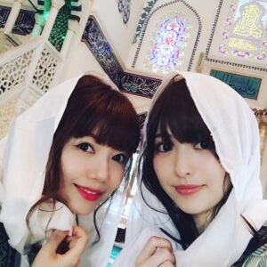 Haruka Yoshimura Instagram - DVDも発売しましたので﻿
﻿
インスタ映え写真を🤳﻿
ぜひ遊びに行ってみて下さい*ˊᵕˋ)੭

イベントの事はまたブログで♫
﻿
﻿
#牧野由依　ちゃん﻿
#東京ジャーミイ﻿
#kawaiimonstercafe﻿
#eddysicecream
#かわゆい