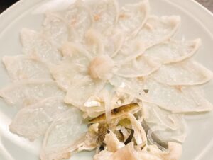 Haruka Yoshimura Instagram - 2017年におそらさんと初フグを食べに行った時の写真。

2枚目は6年ぶりにフグを食べにいったお写真🐡

その間にもごはん食べにいったりゲームセンター行ってオンゲキしたりしたけど、あんまり写真って撮ってなかったなぁと

おそらさんと話してるとハッピーな気持ちになるね🍀♡

#ふぐの表情
#大空直美