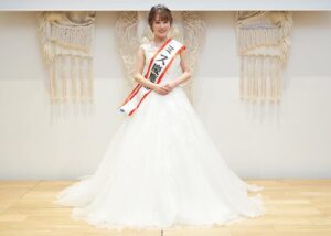 Haruna Muranaka Instagram - 本日19:00〜TBSで放送の番組、
「プラチナリスト」に出演させていただきました！

TVer、TBS FREEで見逃し配信されているので、是非チェックしてみてください☺︎

#プラチナリスト #tbs #ミス慶應