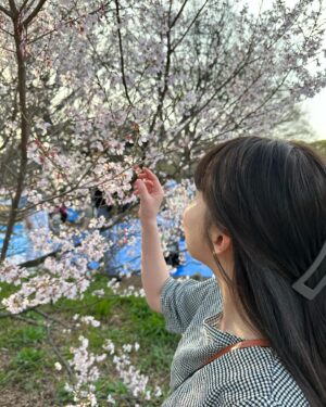 Haruna Muranaka Instagram - お花見でうっとり🌸

#代々木公園 #お花見 #花見 #開花 #満開