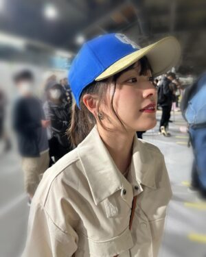 Haruna Muranaka Instagram - プロ野球の開幕戦観に行ってから応援歌が頭から離れない笑

🎵いいぞ〜頑張れ〜ドラゴンズ〜
 燃えよドラゴンズ〜🐲

大人になってからの方が野球観戦どんどん好きになってる⚾️

#中日ドラゴンズ #中日 #ドラゴンズ 
#神宮球場 #プロ野球 #開幕戦 #野球観戦