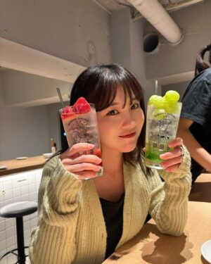Haruna Muranaka Instagram - 無意識のうちに身の回りミントグリーンだらけ。

#居酒屋 #中目黒 #アミューズ #ミントグリーン #シャインマスカット