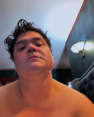Harvey Guillén Instagram - I heard you guys like seeing skin .. so here’s me shaven with a blemish on my chin .. Happy Pride! 🌈