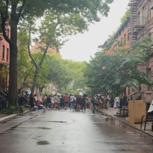 Harvey Guillén Instagram - Well NYC that’s a wrap for this week .. but I’ll be back very soon ! Lovely seeing old friends and making new ones. 🏳️‍🌈