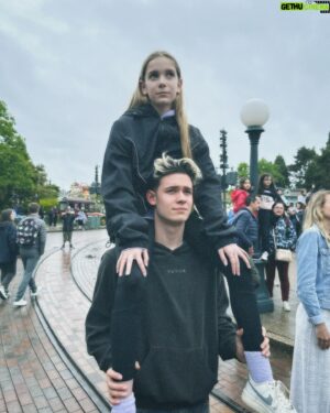 Harvey Mills Instagram - Tilly has been an absolute nightmare at Disney.