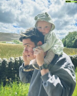 Harvey Mills Instagram - This is not my child.