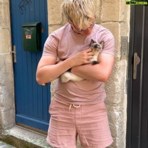 Harvey Mills Instagram - i found an empty park and apparently have zero self control (also a kitten and a dog called otto)