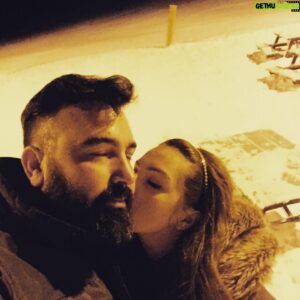 Hasan Küçükçetin Instagram - Seviyorum kimi? En tatlı birisini Nasıl anlatsam sana? İlk harflere baksana :)