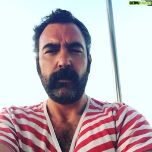 Hasan Küçükçetin Instagram - Yaz hiç gitmesin hemen bi U dönüşü yapsın mayolar kaldırılmasın terlikler ortalıkta olsun  ve tekrar balığa gidelim