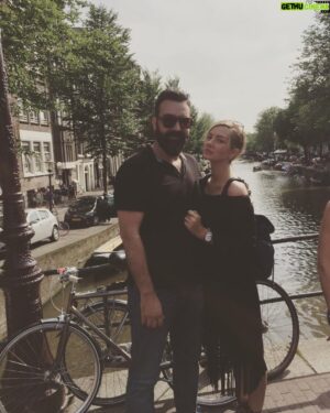 Hasan Küçükçetin Instagram - Yaz gelse uçsak gitsek uzaklara uzansak bi ağacın altına sen anlatsan ben dinlesem ( galiba özledim 😍)