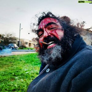 Hasan Küçükçetin Instagram - Sanki başımda hafif bir ağrı varmış gibi...