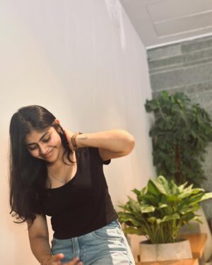 Hasini Anvi Instagram - Fluent in brown eyes. 🤎

#hasini #hasinianvi
