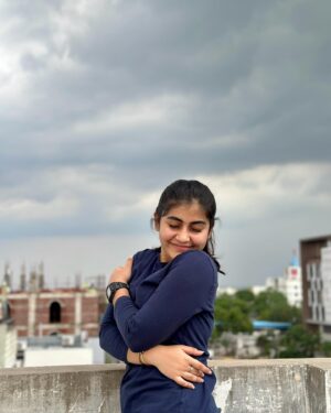 Hasini Anvi Instagram - Varsham ante meku kuda ishtama? 🥹💞

#hasini #hasinianvi