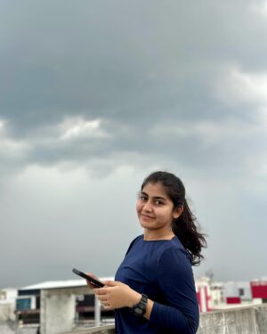 Hasini Anvi Instagram - Varsham ante meku kuda ishtama? 🥹💞

#hasini #hasinianvi