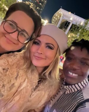Haviland Stillwell Instagram - #transparentmusical is an EVENT! A perfect balance of hilarious with heart and punching you in the feels. So fresh. So fun and so inclusive. Grateful it exists and so excited to see how it blooms from here… congrats @kaspertheenbyghost @thepattowne @joeysoloway @faithsoloway  @tinalandau @ctgla @evarprice @lizthelarsen 😍
#musicals #musicaltheatre #transrights #representationmatters #queer #pride #broadway #latheatre