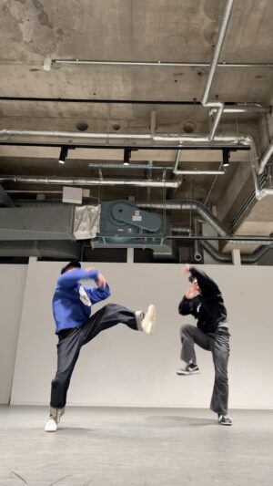 Hayate Wada Instagram - .
@da_ice_taiki くんと🔥
流石に難しすぎです😂
踊ってよりわかる師匠達のエグさ、、

s**t kingz - No End feat.三浦大知