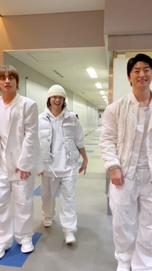 Hayate Wada Instagram - .
衣装完璧すぎたのでお二人と一緒に踊らせてもらいました🔥

@alan_shirahama_official 
@reo_sano_official_acc 
@generations_official 
🙏🙏🙏

GENERATIONS - Diamonds
Choreographed by @noppo_stkgz @macthelonger