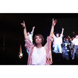 Hayate Wada Instagram - .
SUMMER SONIC 2023
ありがとうございました！
念願のサマソニ！！！
楽しかった、楽しすぎた🔥
まずはいつも応援してくれてる6面の皆さん
やはりみんなのパワーは絶大で沢山力をくれます。
沢山支えられています。
感謝！！本当にいつもありがとう！
そして今日初めて見てくださった方！
少しでも興味を持っていただけたのならば
是非僕らのライブにまた遊びにきてください＾＾
いつでもお待ちしています！！
あーーー、また出たい！！
頑張るぞー🔥🔥🔥

#summersonic 
#summersonic2023 
#サマソニ