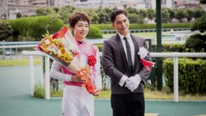 Hayato Ichihara Instagram - 小倉競馬場にて北九州記念の表彰式プレゼンターを務めてさせていただきました。

北九州記念を制されたピューロマジック号と松山騎手、並びにご関係者の皆様おめでとうございます‼︎
心よりお祝い申し上げます。

沢山のお客様とレースの感動や迫力を共に分かち合えたことで、競馬の楽しさや素晴らしさを感じることができた素敵な一日となりました！
#競馬
#小倉競馬場
#北九州記念
#表彰式プレゼンター
#トークショー