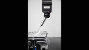 Hayato Ichihara Instagram - 愛機(kawasakiZ1)のエンジンの組み立てが始まった。

自らの手で鋳型を作り鋳造し、この過程でしか施せないやり方で自分の名前を加えたシリンダーヘッドはたまらなく痺れる。

JMCとPAMSが徒党を組んで生み出したシリンダーヘッドは本気でたまらない。

CTスキャンをはじめ、3次元測定器や５軸マシニングセンタで精密な品質テストや高度かつ限りなく繊細な技術を駆使して純度100%の日本国産の技が魅せる、引張り強さ、耐力、疲労強度、耐腐食性や機械的強度と放熱性の向上、さらにポート加工での吸排気効率の向上やバルブ加工、カムホルダー加工…etcなど、川崎重工業の職人達が生み出したZのエンジンの潜在的な力を余すこと無く引き出し可能性を見せてくれた‼︎…これは革命だ。

今回、1200ccへのボアアップ、ツインプラグ化などに踏み出し、キャブも変えエンジンを黒く塗装した…それを自らの手で組み立てる。

…理解なんていらない。完全に自己満の世界かもしれない。
分かる人には分かる。これがどれだけ魅力的なことか！

生まれ変わる愛機が楽しみで仕方ない。

もう少し。

火を入れるまで、あと、もう少しだ。
#kawasaki
#z1
#エンジン組み立て
#シリンダーヘッド